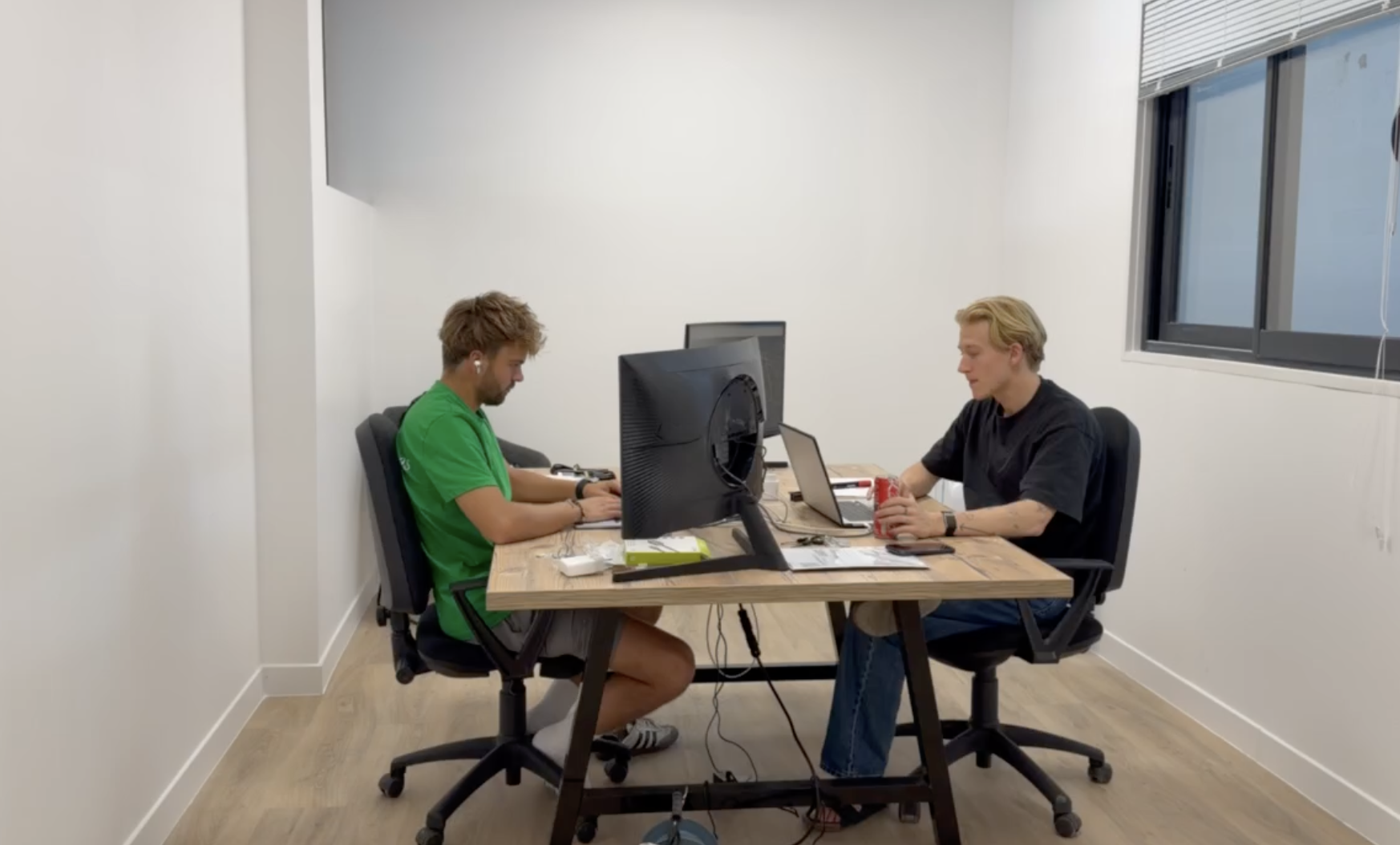 L'équipe d'approvisionnement de Climloc au travail dans les bureaux opérationnels